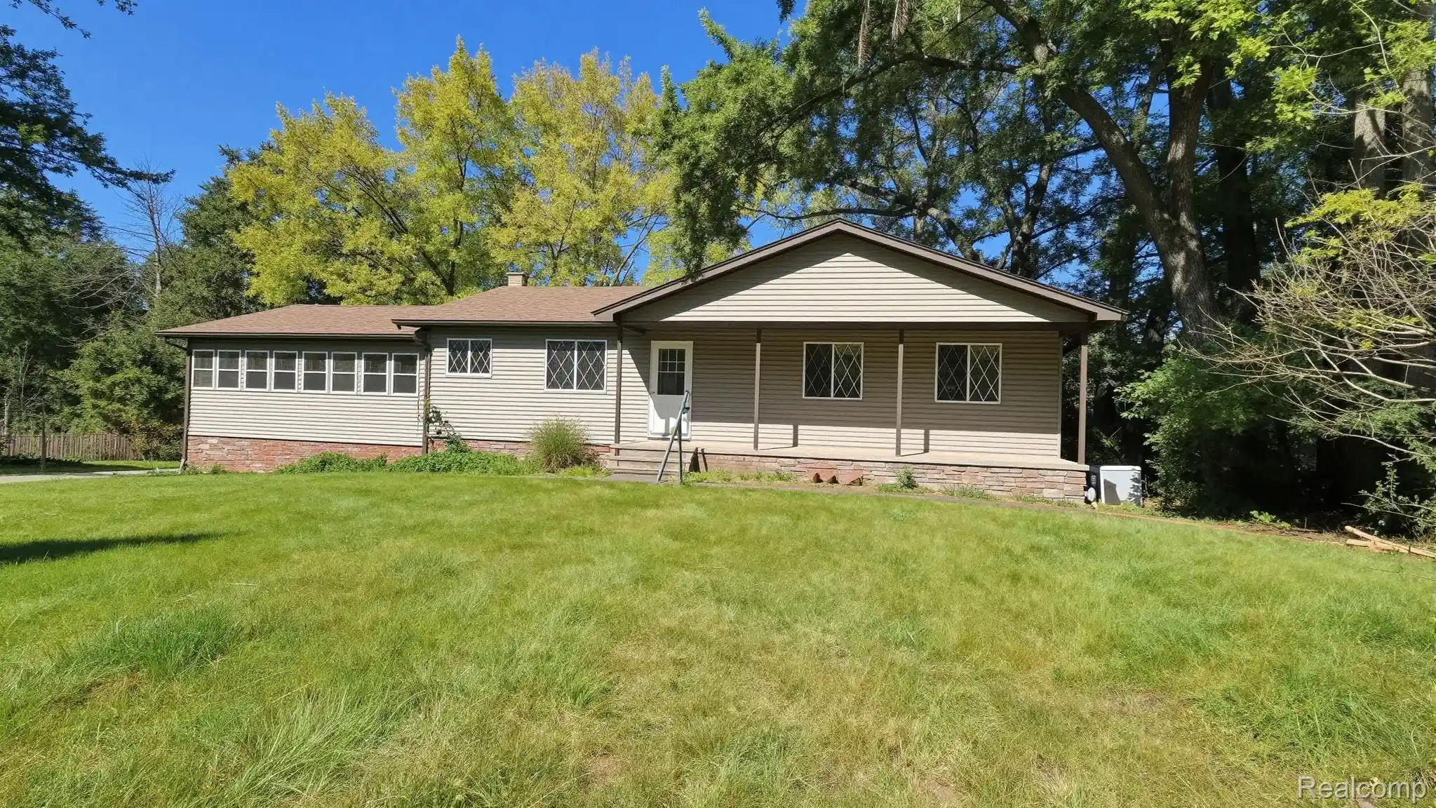 Photo 1 of Single family home for sale at 10026 Stinchfield Woods Rd, Pinckney, MI 48169 | MLS# 20261079726 | Listing updated on 2026-10-24