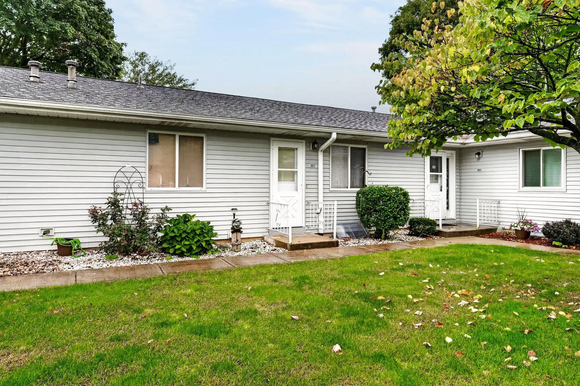 Listing Photo 1 - Condo for sale in 5037 Grn Mdw Rd located at 5037 Grn Mdw Rd, Kalamazoo, MI 49009 - Unit 5037 Green Meadow Rd
