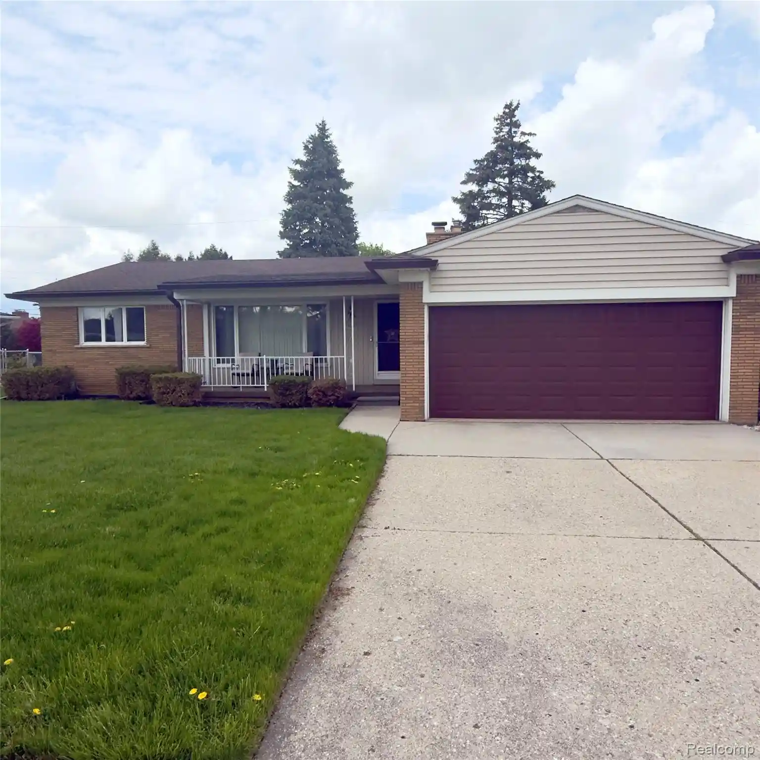 Photo 1 of Single family home for sale at 19385 Skyline St, Roseville, MI 48066 | MLS# 20261079812 | Listing updated on 2026-10-03