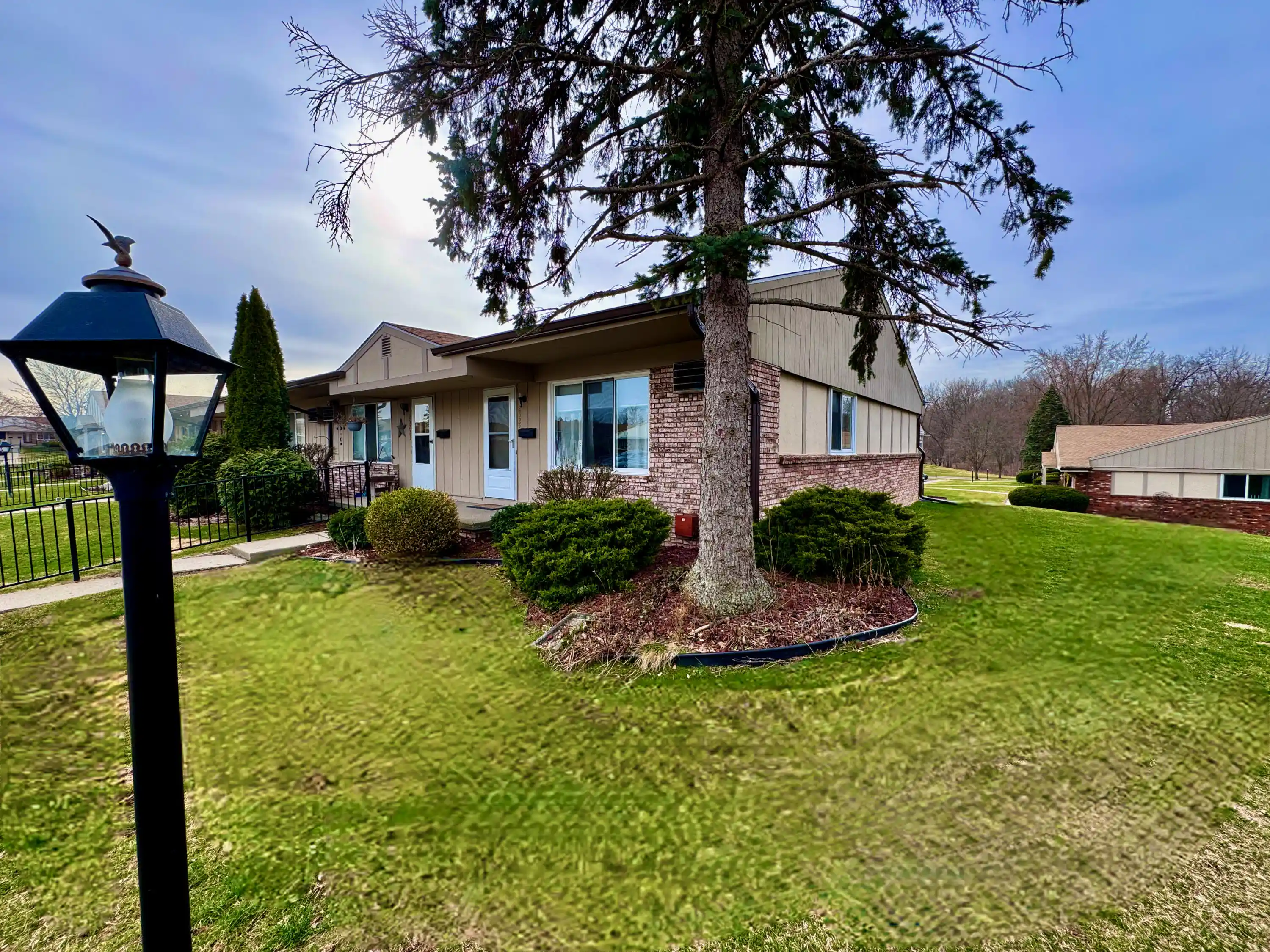 Listing Photo 1 - Condo for sale in 25225 Potomac Dr located at 25225 Potomac Dr, South Lyon, MI 48178 - Unit 25225 Potomac Dr