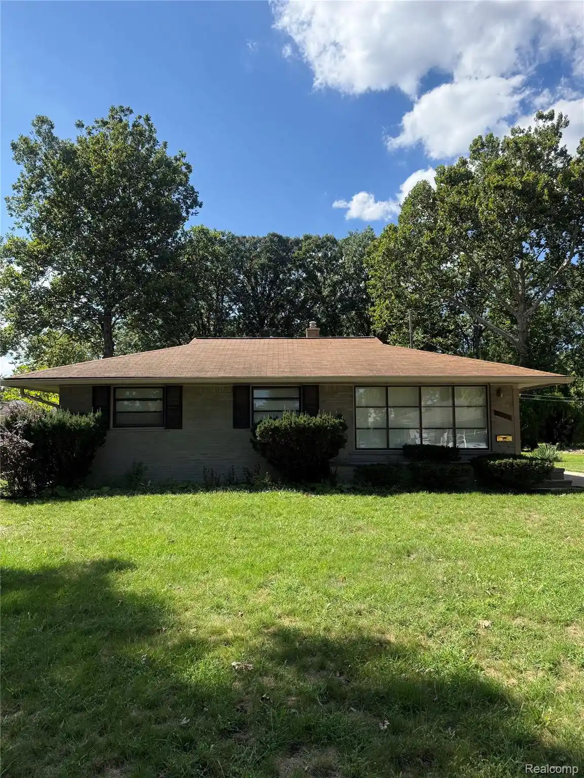 Photo 1 of Single family home for sale at 27663 Shagbark Dr, Southfield, MI 48076 | MLS# 20261079934 | Listing updated on 2026-10-03
