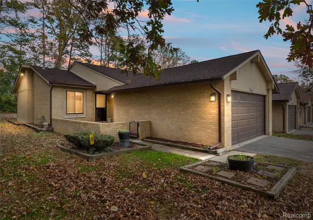 Photo 1 of Condo for sale at 26926 W 12 Mile Rd, Southfield City Oakland, MI 48034 | MLS# 20261080222 | Listing updated on 2026-10-31