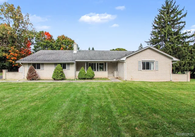 Photo 1 of Single family home for sale at 33722 Lyncroft St, Farmington Hills, MI 48331 | MLS# 20261080263 | Listing updated on 2026-10-26