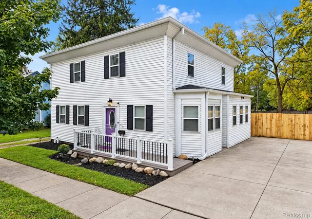 Photo 1 of Single family home for sale at 510 S Michigan Ave, Howell, MI 48843 | MLS# 20261080618 | Listing updated on 2026-10-27