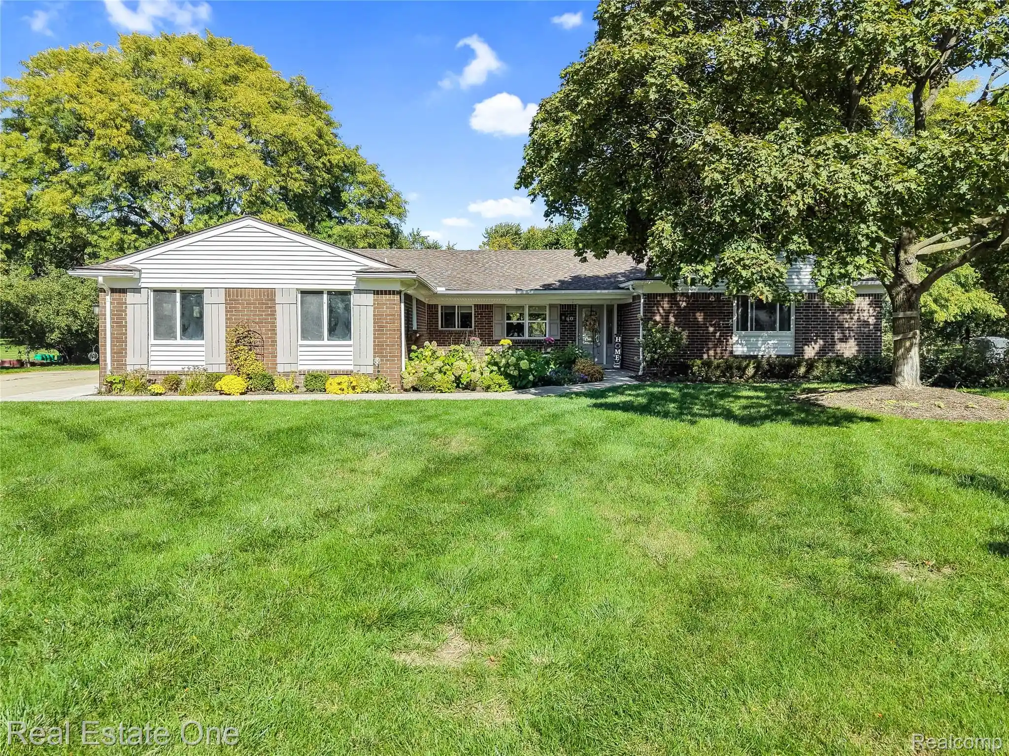 Photo 1 of Sale Pending at 60 Gordon Dr, Troy, MI 48098 | MLS# 20261080679 | Listing updated on 2026-10-26