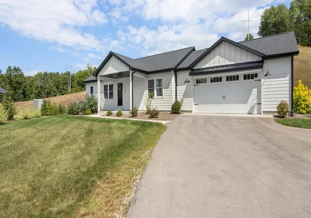 Photo 1 of Single family home for sale at 5905 Bunker Hl Rd, Williamsburg, MI 49690 | MLS# 78080074276 | Listing updated on 2026-10-29