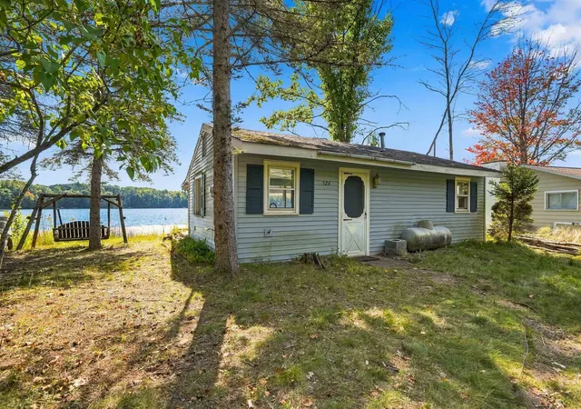 Photo 1 of Sale Pending at 524 Is View Dr, Traverse City, MI 49696 | MLS# 78080074287 | Listing updated on 2026-10-29