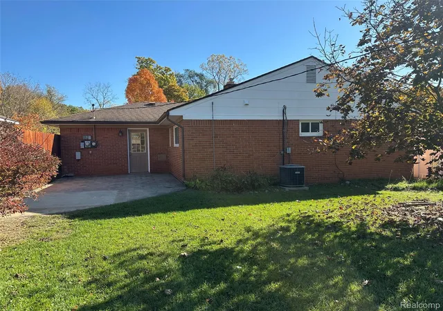 Photo 1 of Sale Pending at 191 Hill St, Milford, MI 48381 | MLS# 20261081125 | Listing updated on 2026-10-30