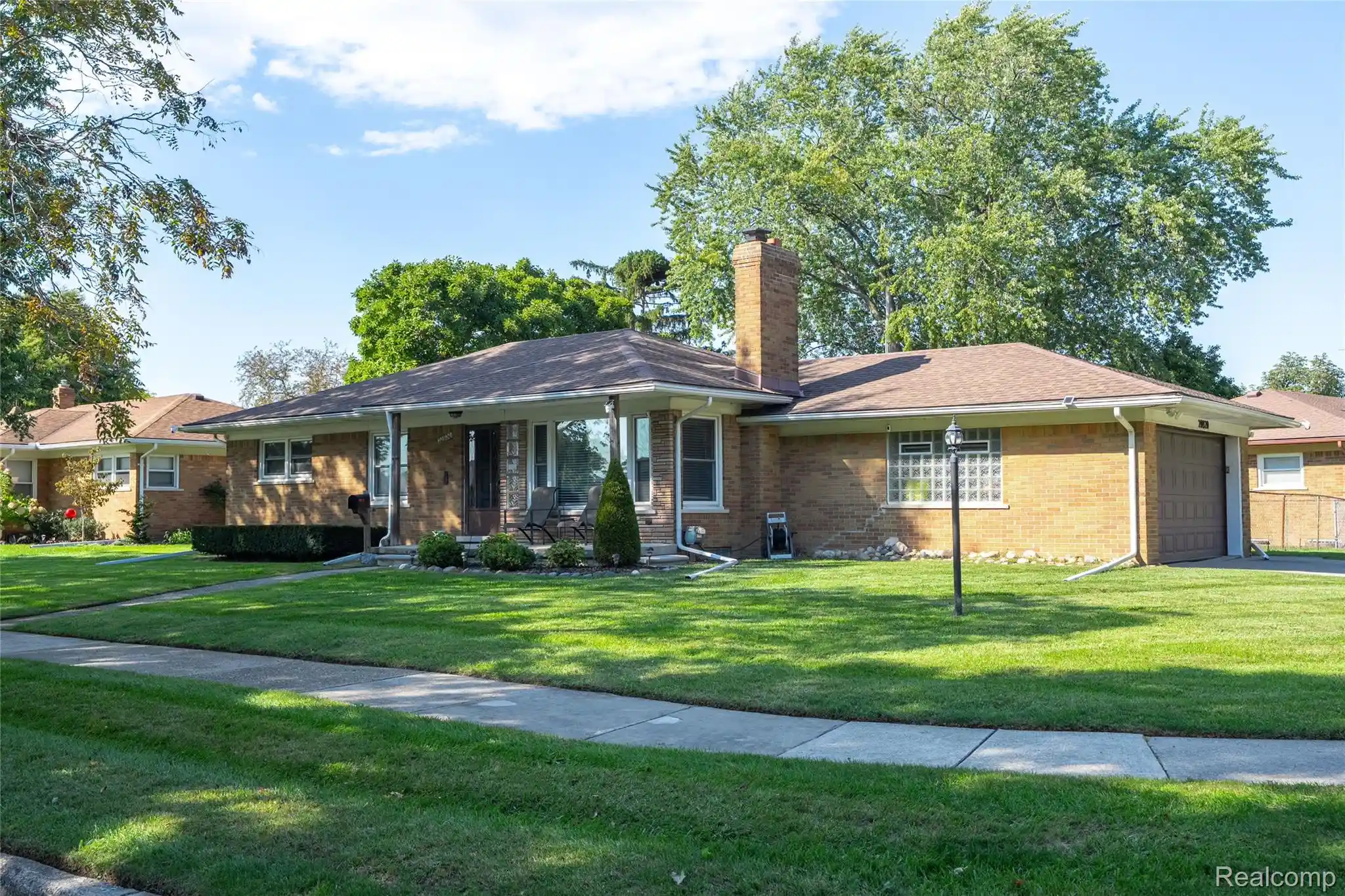 Photo 1 of Single family home for sale at 20920 Lakeland Ct, Saint Clair Shores, MI 48081 | MLS# 20261081126 | Listing updated on 2026-10-16