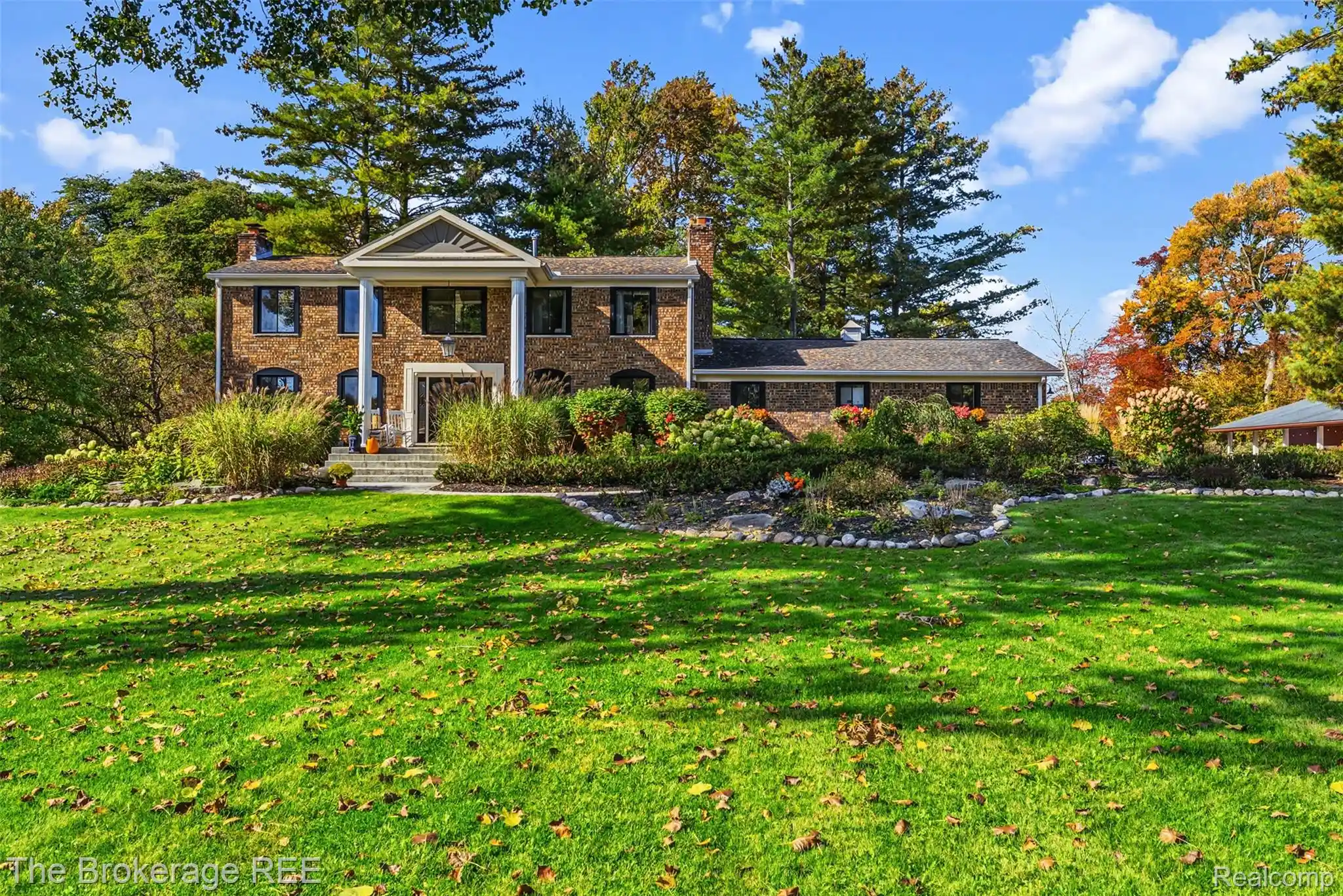 Photo 1 of Single family home for sale at 1570 E Rose Ctr Rd, Holly, MI 48442 | MLS# 20261081132 | Listing updated on 2026-10-25