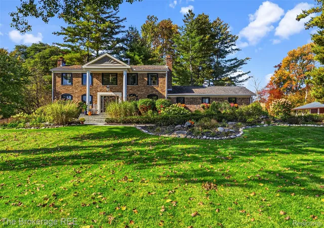 Photo 1 of Single family home for sale at 1570 E Rose Ctr Rd, Holly, MI 48442 | MLS# 20261081132 | Listing updated on 2026-10-25