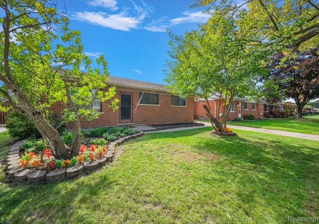 Photo 1 of Single family home for sale at 4520 Buckingham Dr, Warren, MI 48092 | MLS# 20261081152 | Listing updated on 2026-10-26