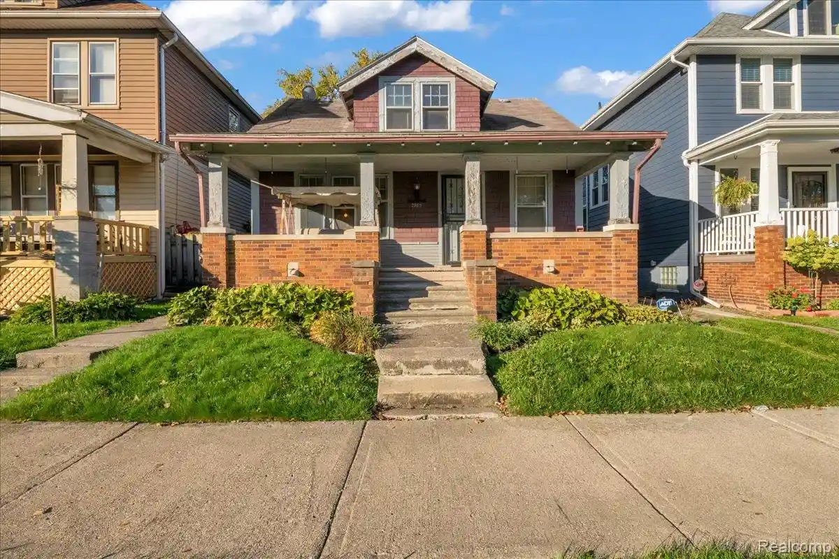 Photo 1 of Single family home for sale at 2985 Fischer St, Detroit, MI 48214 | MLS# 20261081336 | Listing updated on 2026-10-14