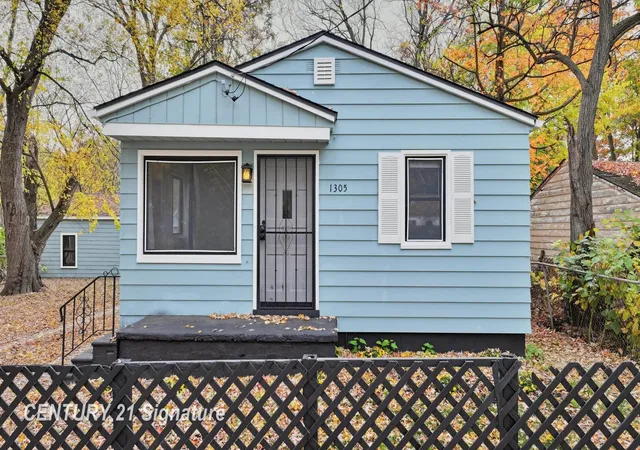 Photo 1 of Single family home for sale at 1305 Markham St, Flint, MI 48507 | MLS# 5050224170 | Listing updated on 2026-10-29