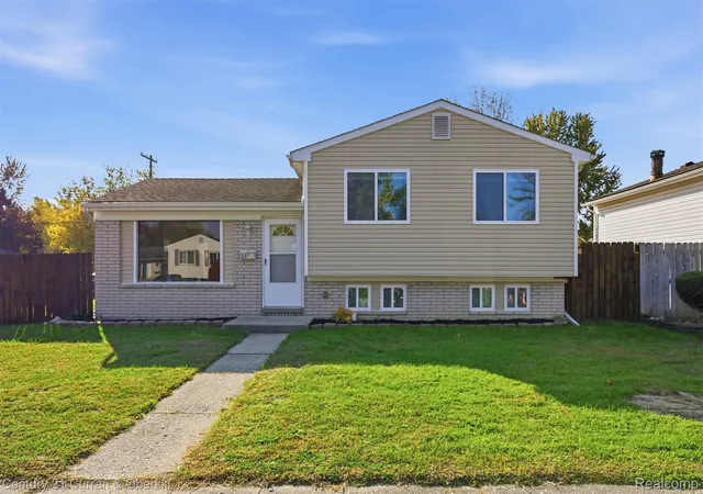 Photo 1 of Single family home for sale at 28711 Halecreek St, Romulus, MI 48174 | MLS# 20261081586 | Listing updated on 2026-10-29