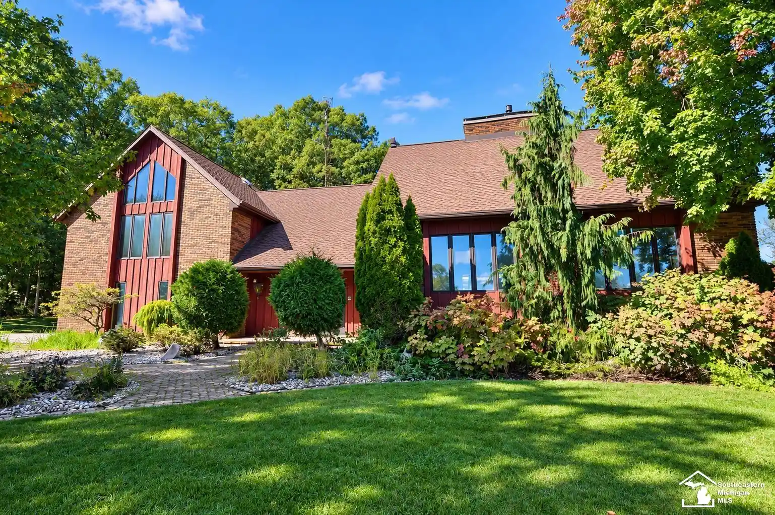 Photo 1 of Single family home for sale at 4400 Douglas Dr, Adrian, MI 49221 | MLS# 57050224244 | Listing updated on 2026-10-17