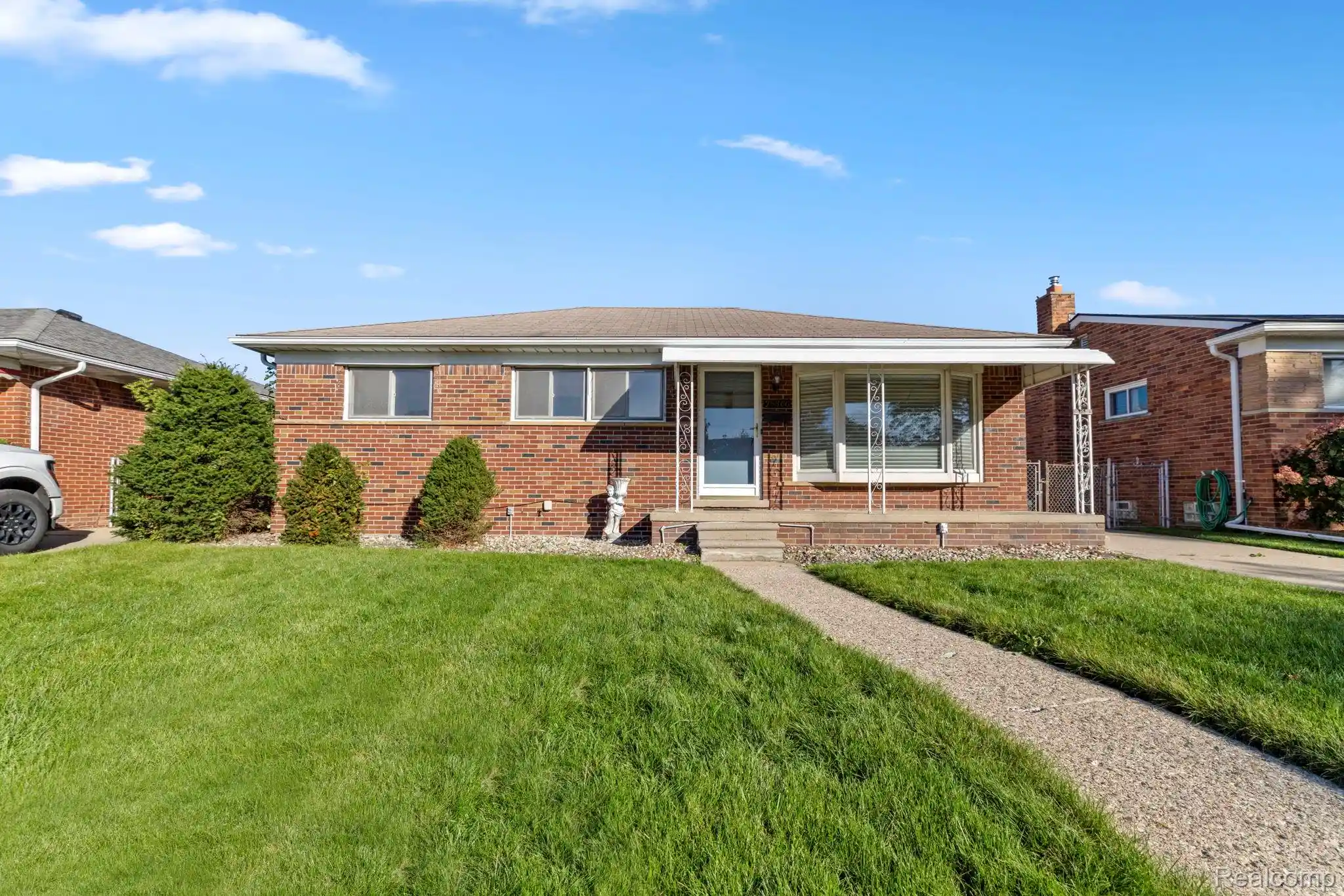 Photo 1 of Single family home for sale at 25866 Huron St, Roseville, MI 48066 | MLS# 20261081709 | Listing updated on 2026-10-22