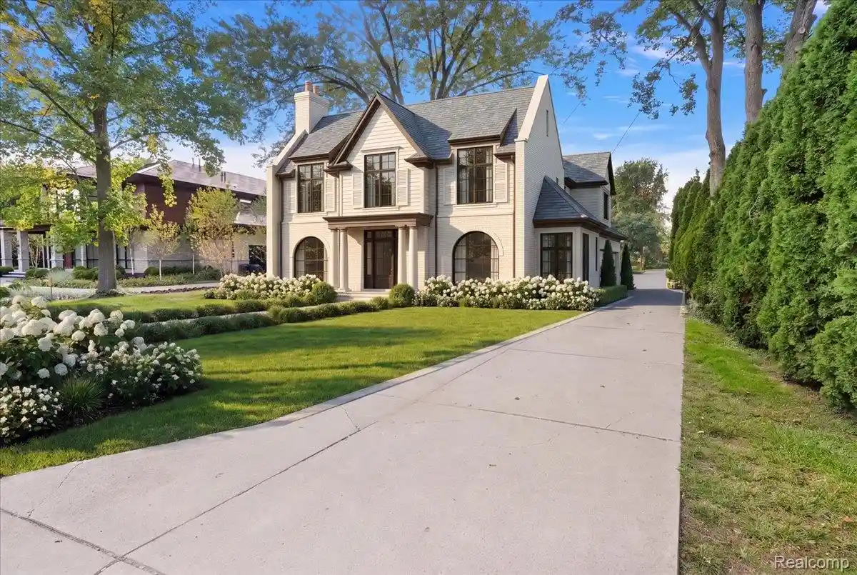 Photo 1 of Single family home for sale at 736 Pleasant St, Birmingham, MI 48009 | MLS# 20261081747 | Listing updated on 2026-10-21