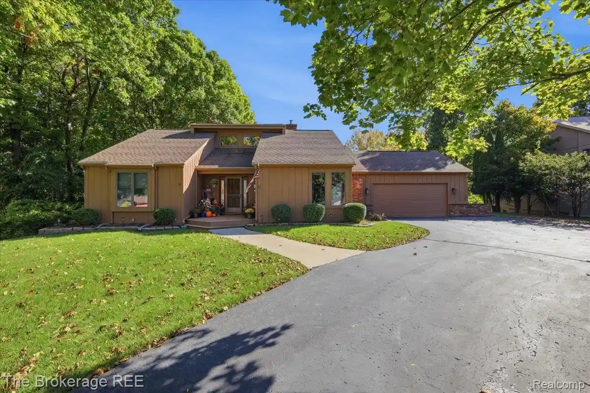 Photo 1 of Sale Pending at 6549 Deer Ridge Dr, Clarkston, MI 48348 | MLS# 20261081760 | Listing updated on 2026-10-20