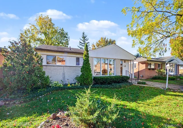 Photo 1 of Single family home for sale at 1507 Poplar Ave, Royal Oak, MI 48073 | MLS# 20261081868 | Listing updated on 2026-10-26