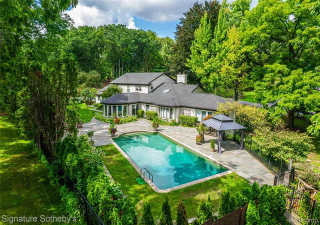Photo 1 of Single family home for sale at 1381 Echo Ln, Bloomfield Hills, MI 48302 | MLS# 20261082000 | Listing updated on 2026-10-27