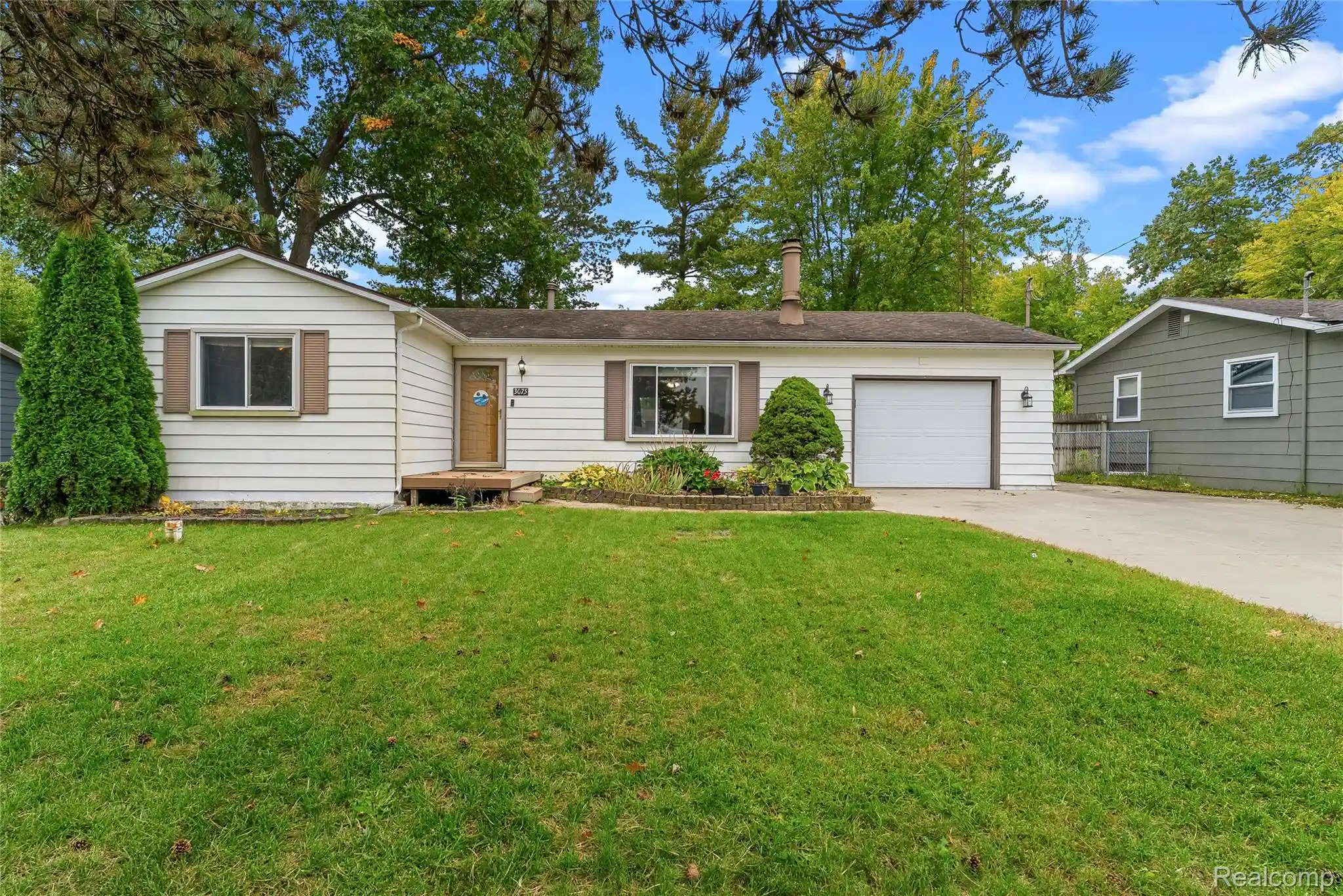 Photo 1 of Single family home for sale at 3075 Torrey Beach Dr, Fenton, MI 48430 | MLS# 20261082048 | Listing updated on 2026-10-16