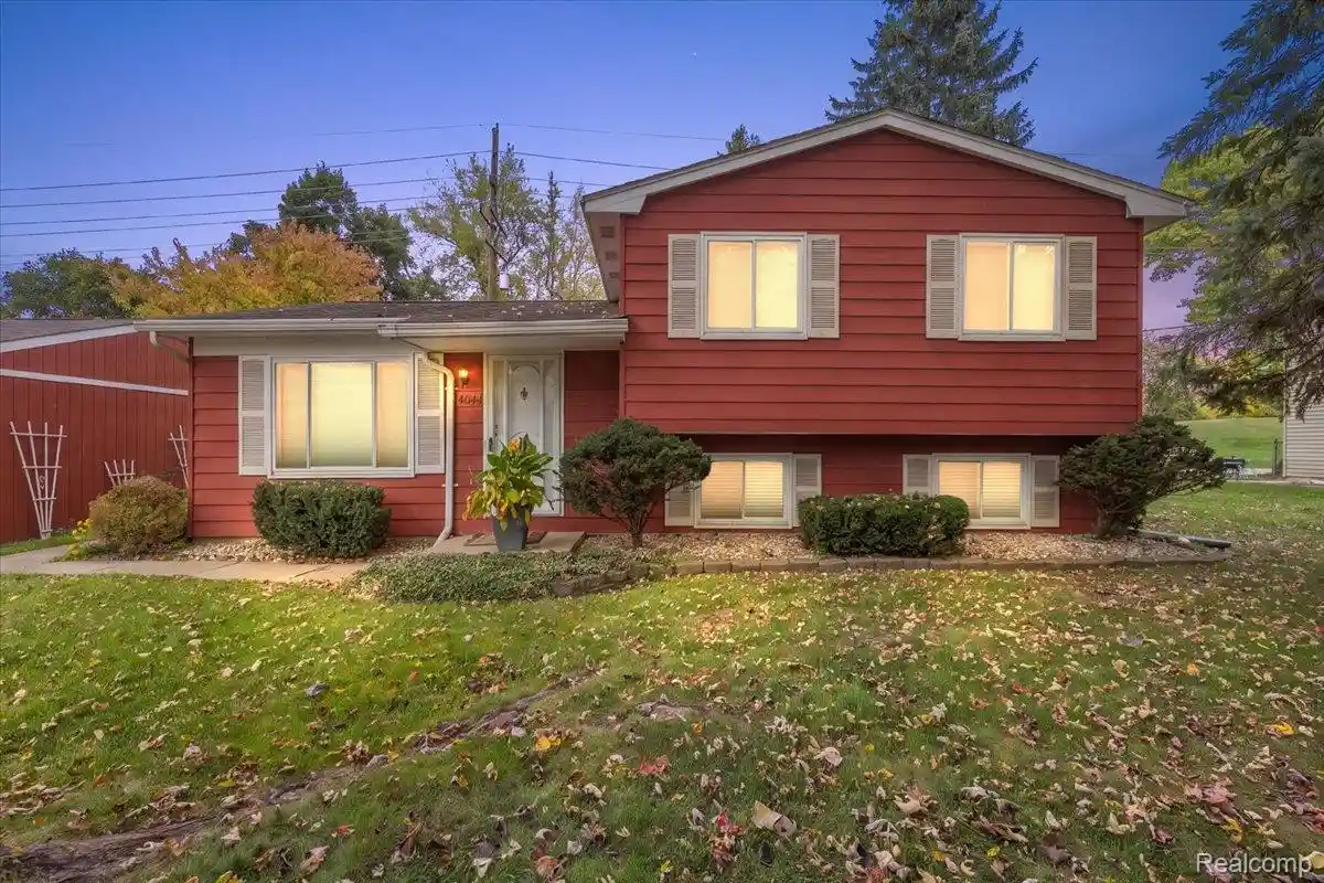 Photo 1 of Single family home for sale at 4044 Saginaw Trl, Waterford, MI 48329 | MLS# 20261082066 | Listing updated on 2026-10-24
