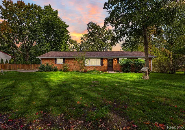 Photo 1 of Sale Pending at 4261 Bankside Ave, West Bloomfield, MI 48323 | MLS# 20261082094 | Listing updated on 2026-10-26