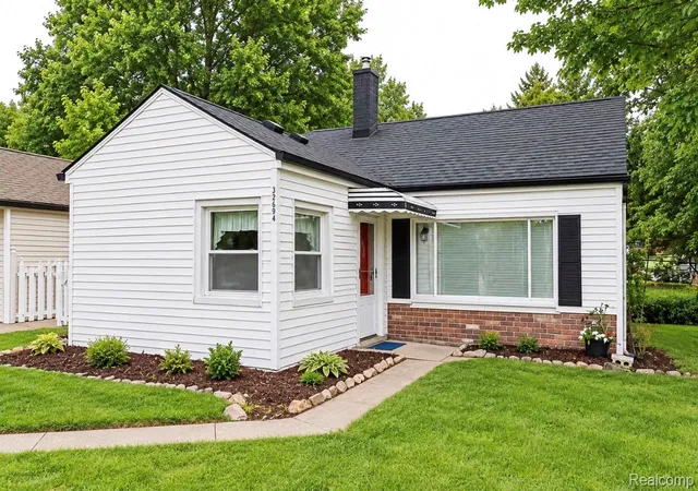 Photo 1 of Single family home for sale at 32694 Ruehle Ave, Warren, MI 48093 | MLS# 20261082237 | Listing updated on 2026-10-26