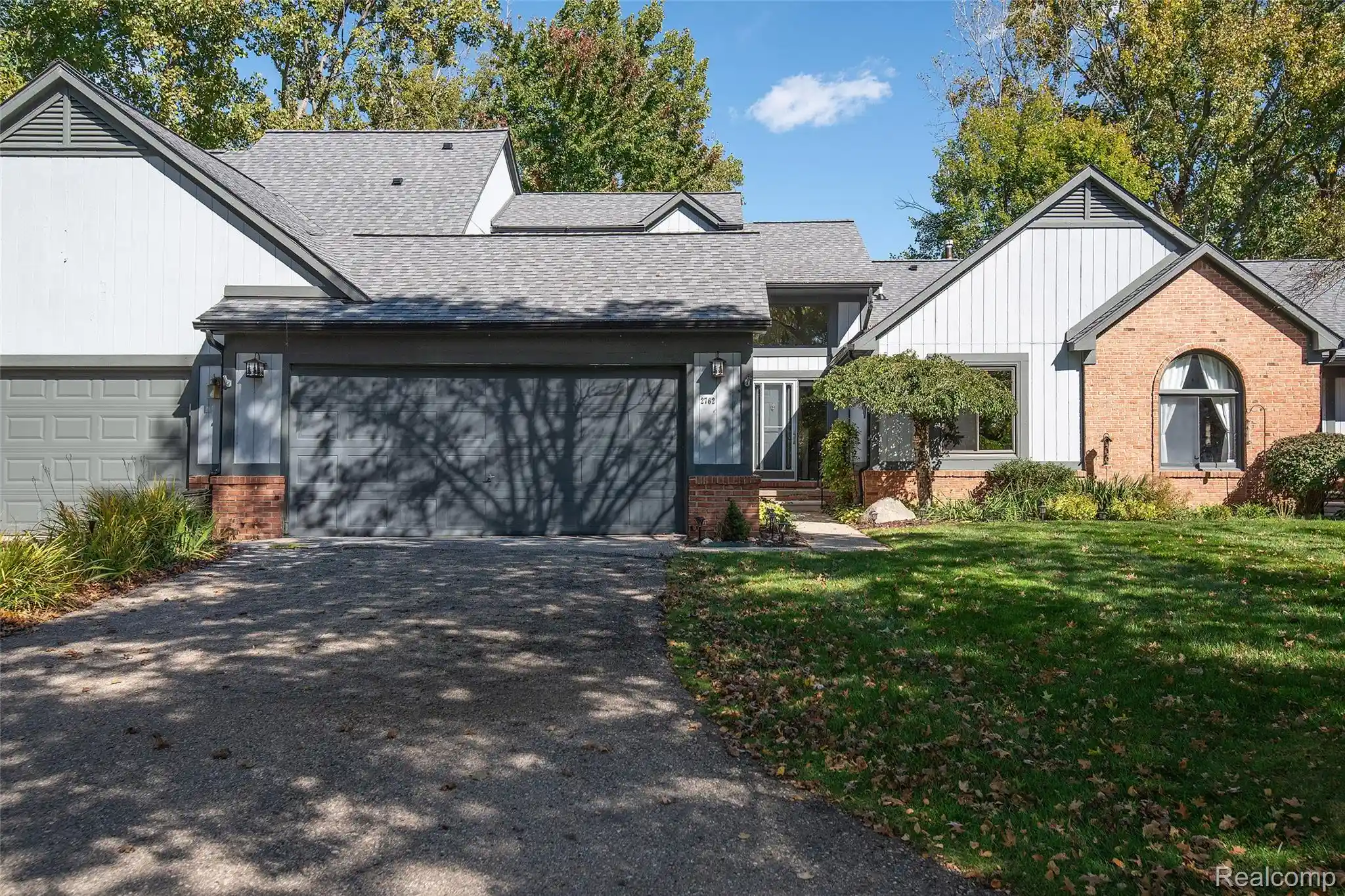 Photo 1 of Sale Pending at 2762 Lochmoor Blvd #17, Lake Orion, MI 48360 | MLS# 20261082238 | Listing updated on 2026-10-29