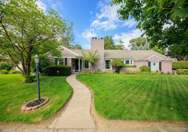 Photo 1 of Single family home for sale at 290 Stephens Rd, Grosse Pointe Farms, MI 48236 | MLS# 20261082252 | Listing updated on 2026-10-29
