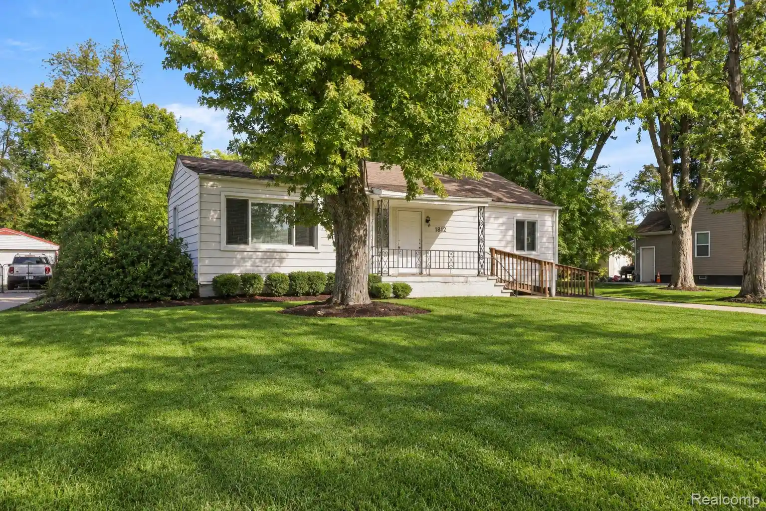 Photo 1 of Single family home for sale at 19050 Melrose Ave, Southfield, MI 48075 | MLS# 20261082282 | Listing updated on 2026-10-16