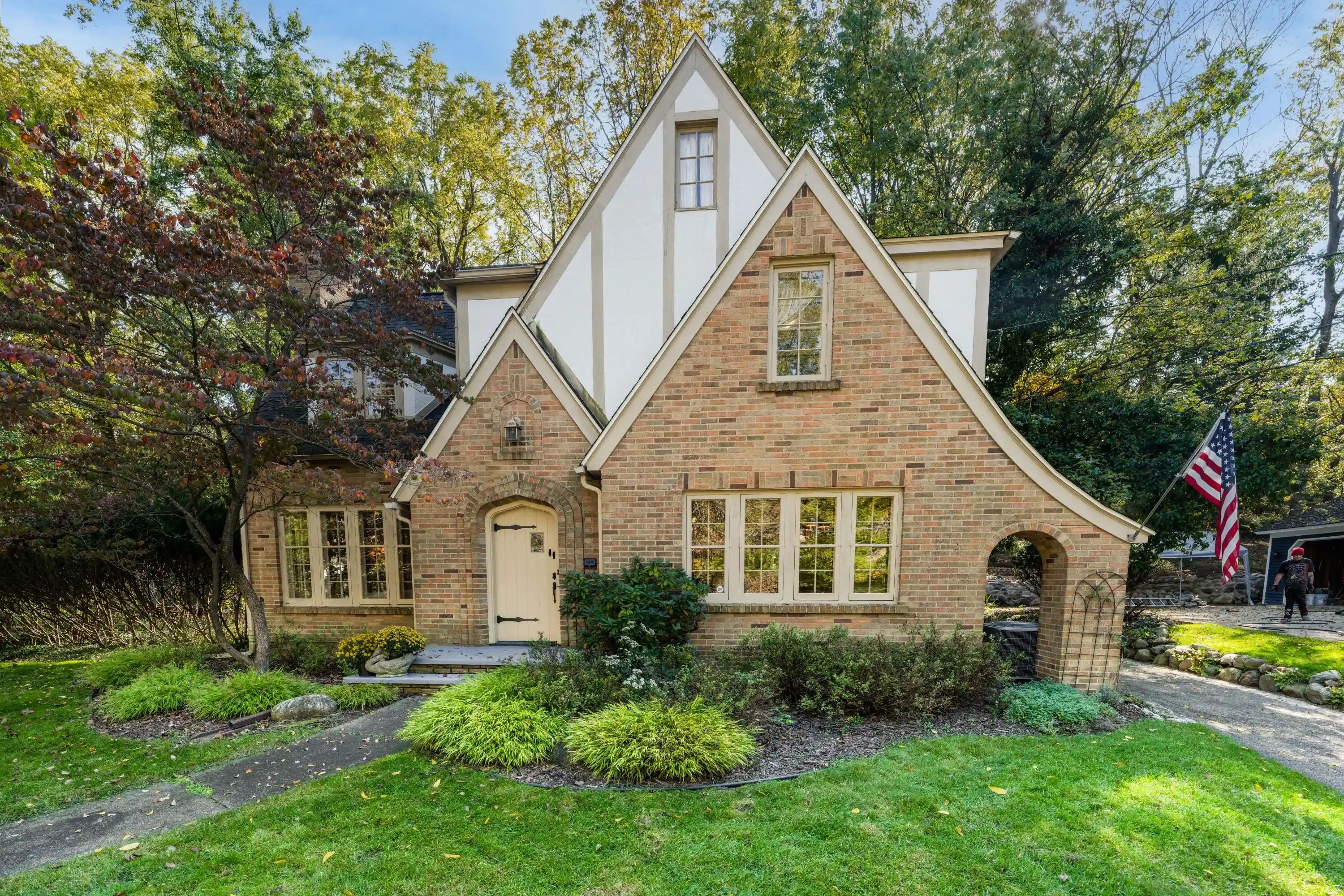 Photo 1 of Single family home for sale at 2763 Bronson Blvd, Kalamazoo, MI 49008 | MLS# 66026054211 | Listing updated on 2026-10-16