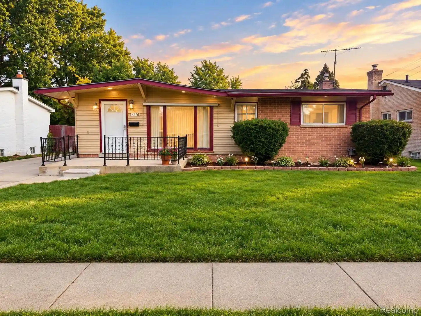 Photo 1 of Single family home for sale at 31018 Cousino Dr, Warren, MI 48092 | MLS# 20261082370 | Listing updated on 2026-10-23