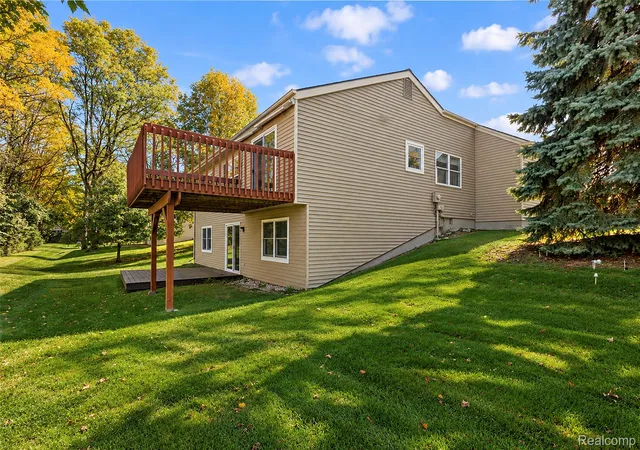 Listing Photo 3 - Condo for sale in building located at 19501 Cardene Wy, Northville, MI 48167