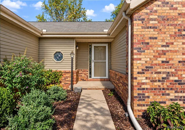 Listing Photo 4 - Condo for sale in building located at 19501 Cardene Wy, Northville, MI 48167
