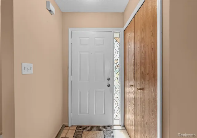 Listing Photo 5 - Condo for sale in building located at 19501 Cardene Wy, Northville, MI 48167