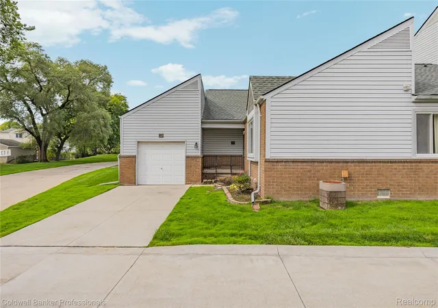 Photo 1 of Sale Pending at 715 Claire Pointe Ct E, Saint Clair Shores, MI 48081 | MLS# 20261082490 | Listing updated on 2026-10-26