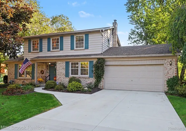 Photo 1 of Single family home for sale at 1571 Hunters Ridge Dr, Bloomfield Hills, MI 48304 | MLS# 20261082504 | Listing updated on 2026-10-30