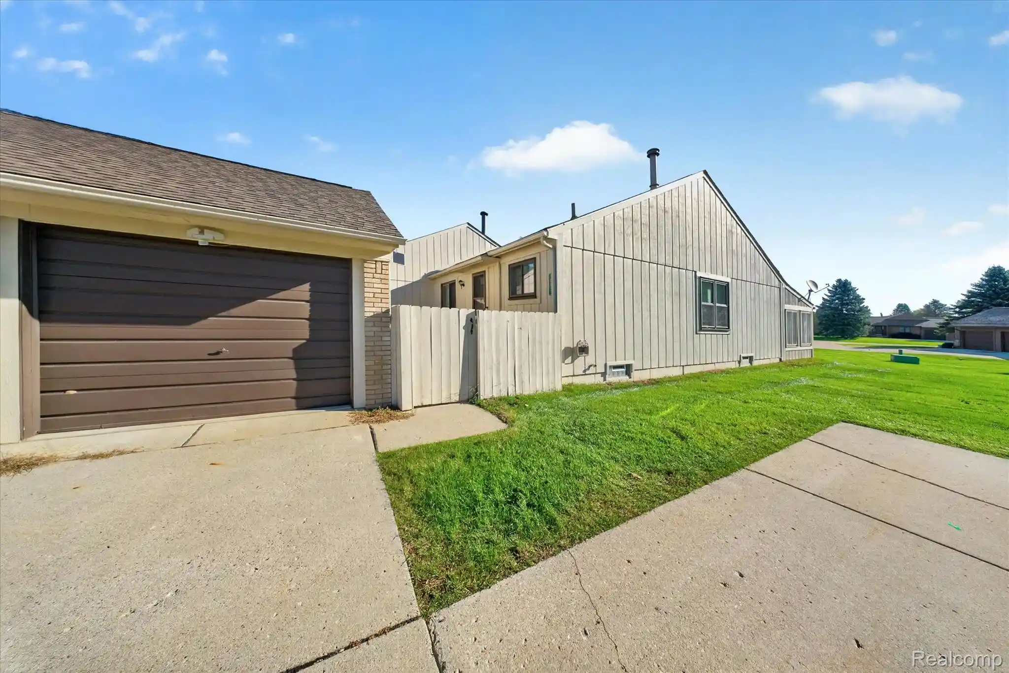 Listing Photo 1 - Condo for sale in 10053 Arlington Cir located at 10053 Arlington Cir, South Lyon, MI 48178 - Unit 10053 Arlington Cir