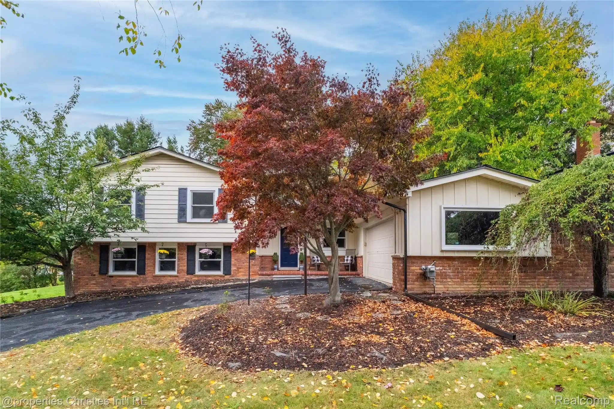 Photo 1 of Single family home for sale at 29967 Ravenscroft St, Farmington Hills, MI 48331 | MLS# 20261082626 | Listing updated on 2026-10-18