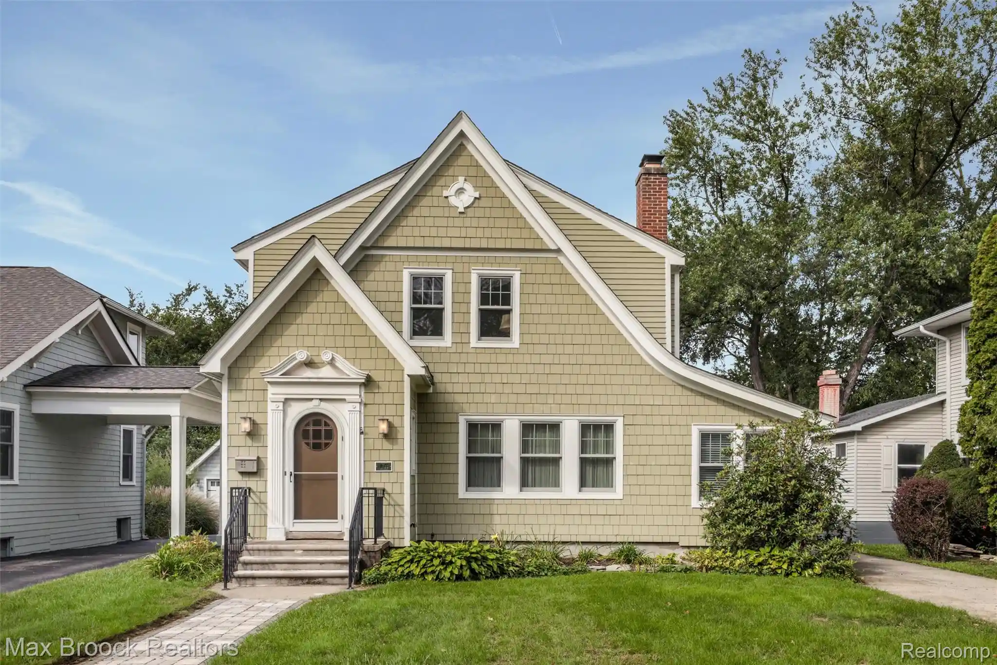 Photo 1 of Single family home for sale at 46 Oakdale Blvd, Pleasant Ridge, MI 48069 | MLS# 20261082634 | Listing updated on 2026-10-13