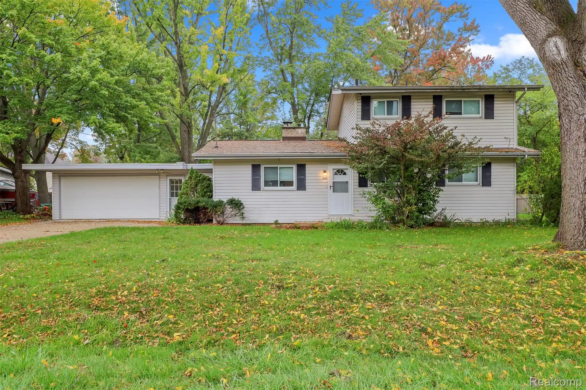 Photo 1 of Single family home for sale at 680 Colebrook Dr, Troy, MI 48083 | MLS# 20261082652 | Listing updated on 2026-10-31
