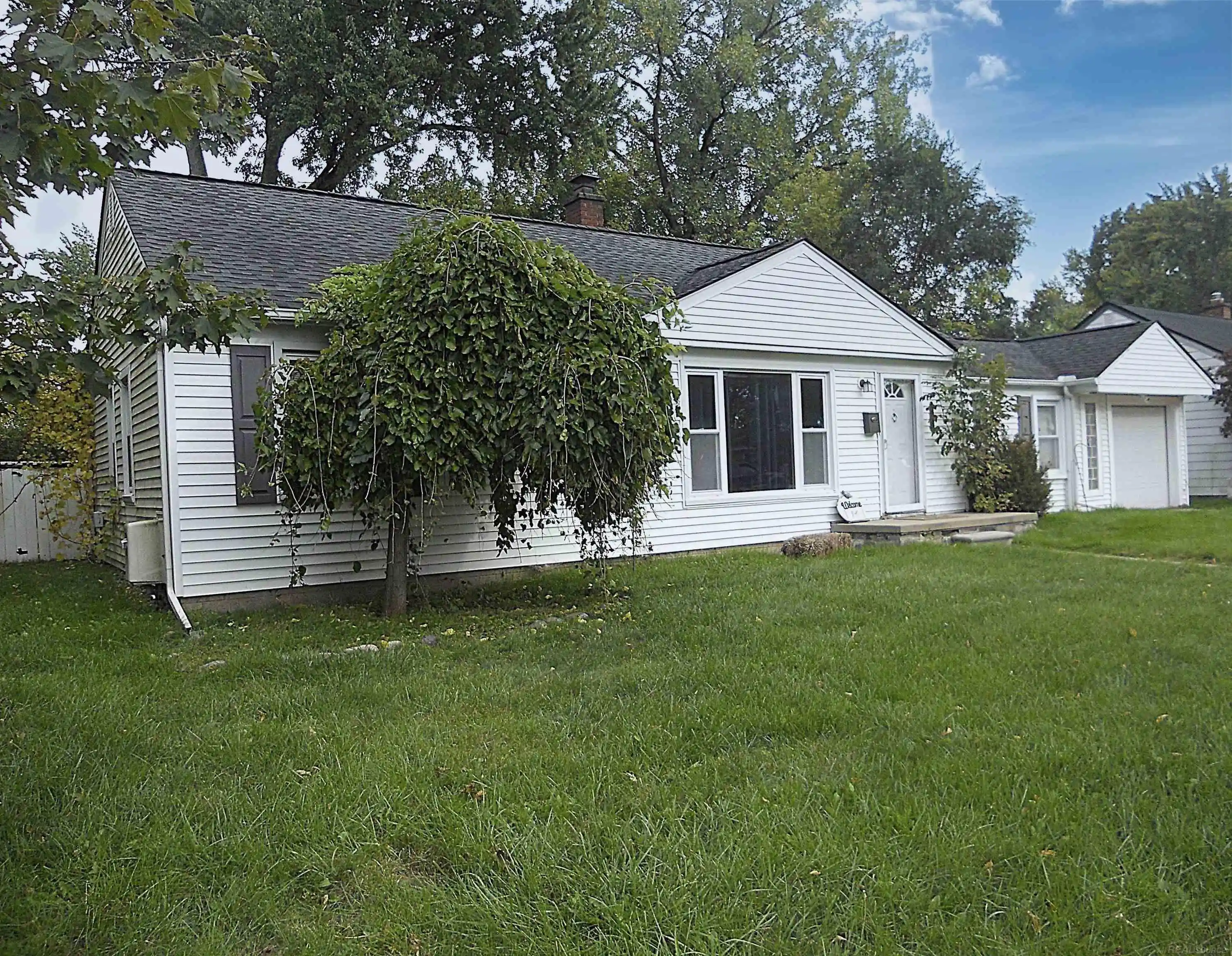 Photo 1 of Single family home for sale at 15232 Melrose St, Livonia, MI 48154 | MLS# 58050224647 | Listing updated on 2026-10-12