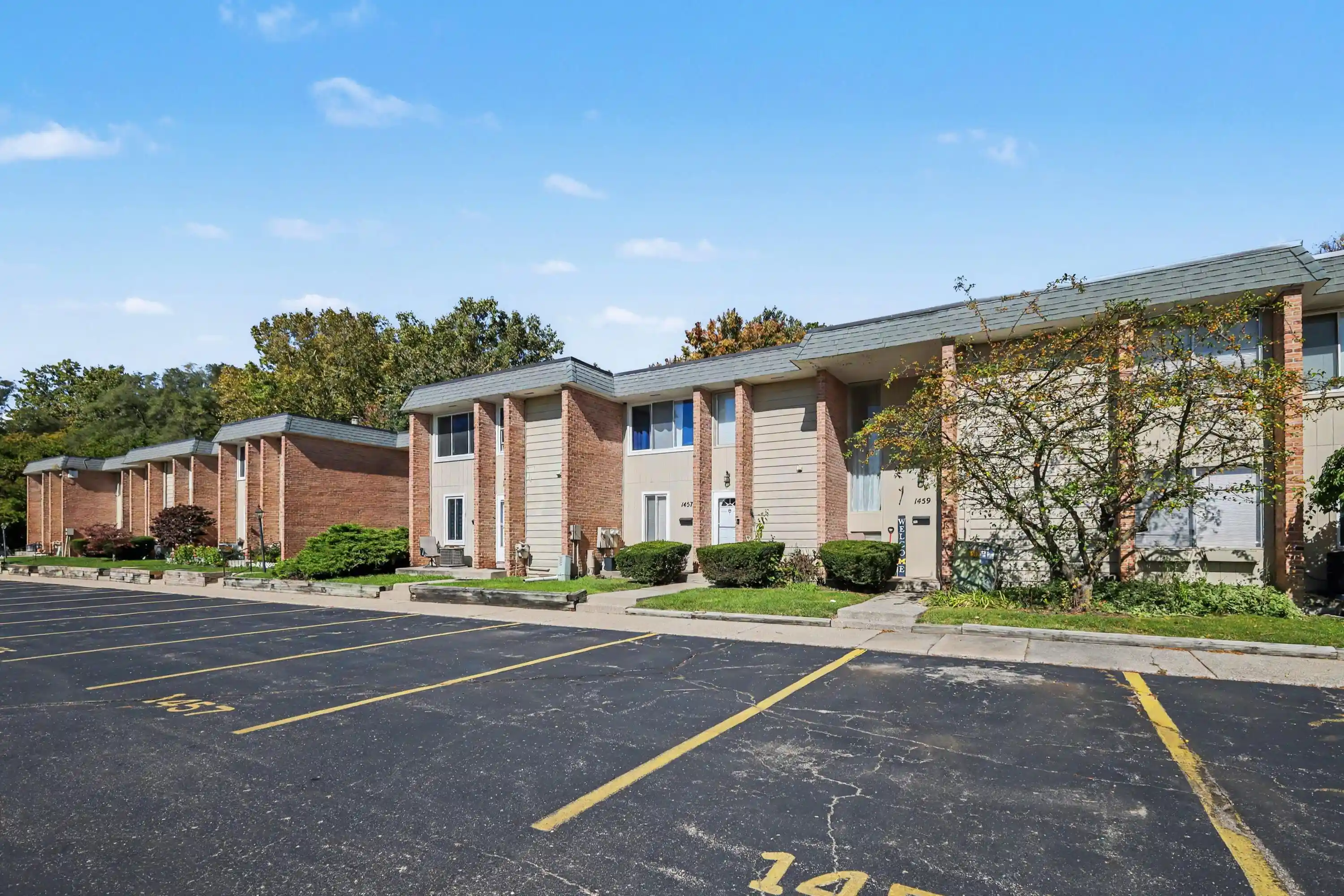 Photo 1 of Condo for sale at 1457 N Saxony Dr Se #14, Grand Rapids, MI 49508 | MLS# 65026054314 | Listing updated on 2026-10-20