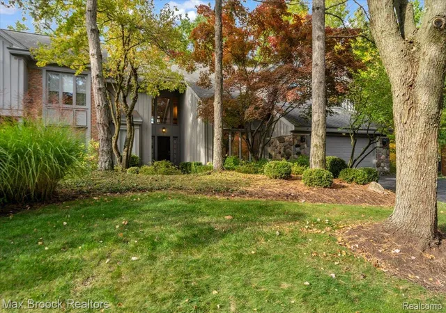 Photo 1 of Condo for sale at 4929 Fairway Ridge Cir, West Bloomfield, MI 48323 | MLS# 20261082699 | Listing updated on 2026-10-27