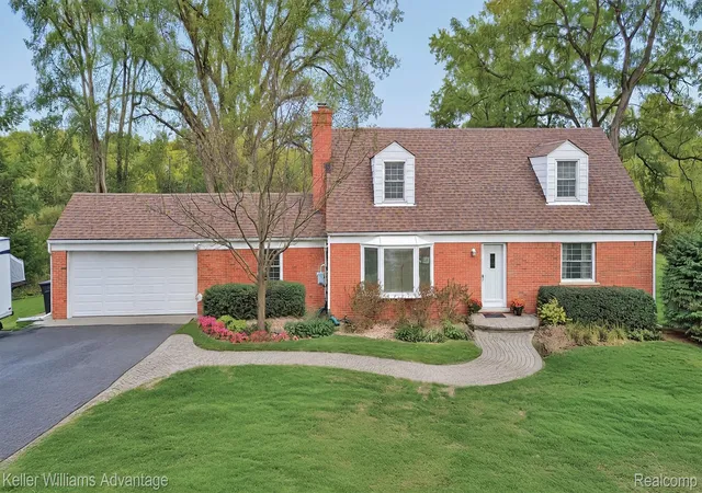 Photo 1 of Single family home for sale at 19450 Beck Rd, Northville, MI 48167 | MLS# 20261082725 | Listing updated on 2026-10-29