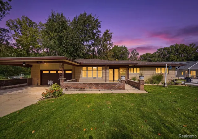 Photo 1 of Single family home for sale at 16237 Millar Rd, Clinton Township, MI 48036 | MLS# 20261082727 | Listing updated on 2026-10-30