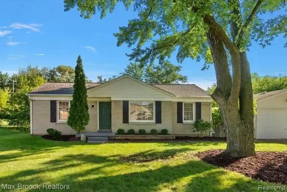 Photo 1 of Single family home for sale at 2600 Candlewick Dr, Lake Orion, MI 48359 | MLS# 20261082729 | Listing updated on 2026-10-16