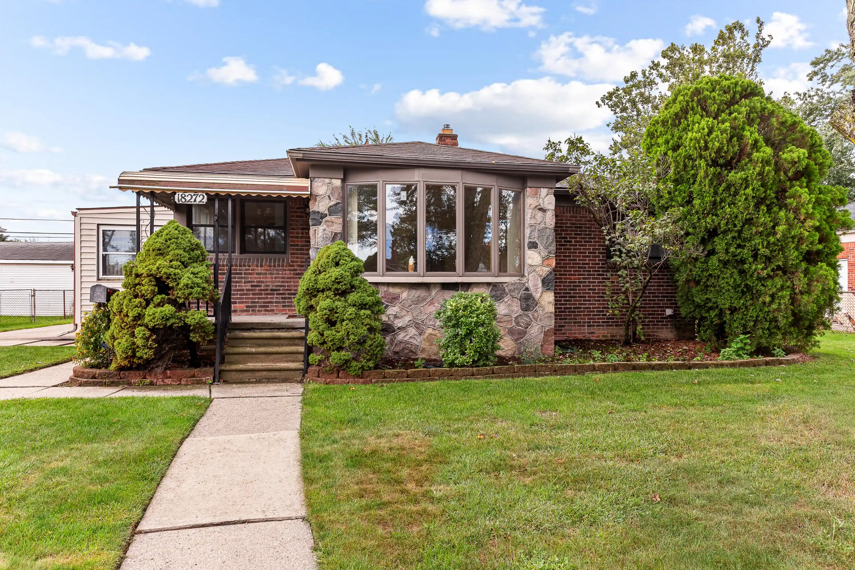 Photo 1 of Single family home for sale at 18272 Oak Ave, Eastpointe, MI 48021 | MLS# 81026054369 | Listing updated on 2026-10-17